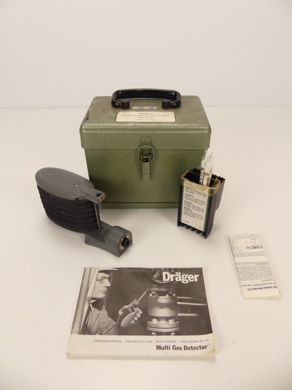 Vintage Drager Multi Gas Detector Met Andere Onderdelen